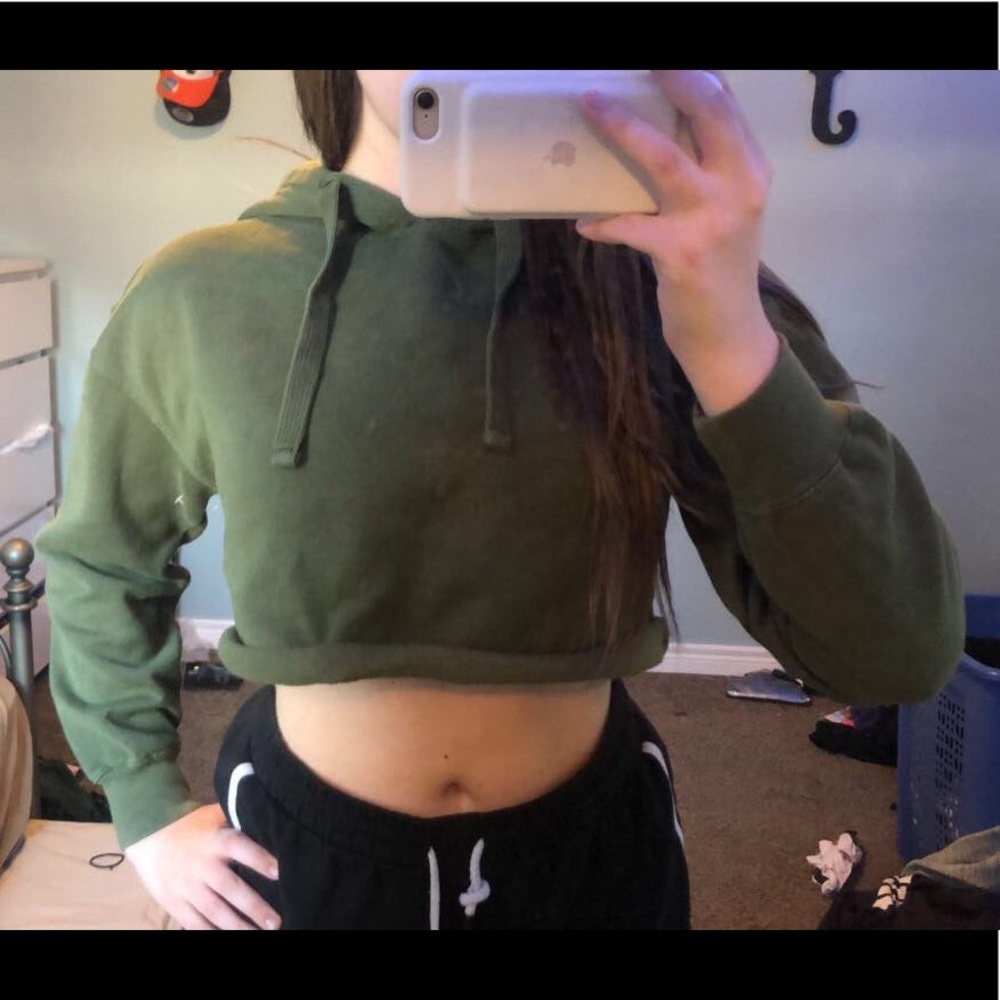 Green cropped hoodie